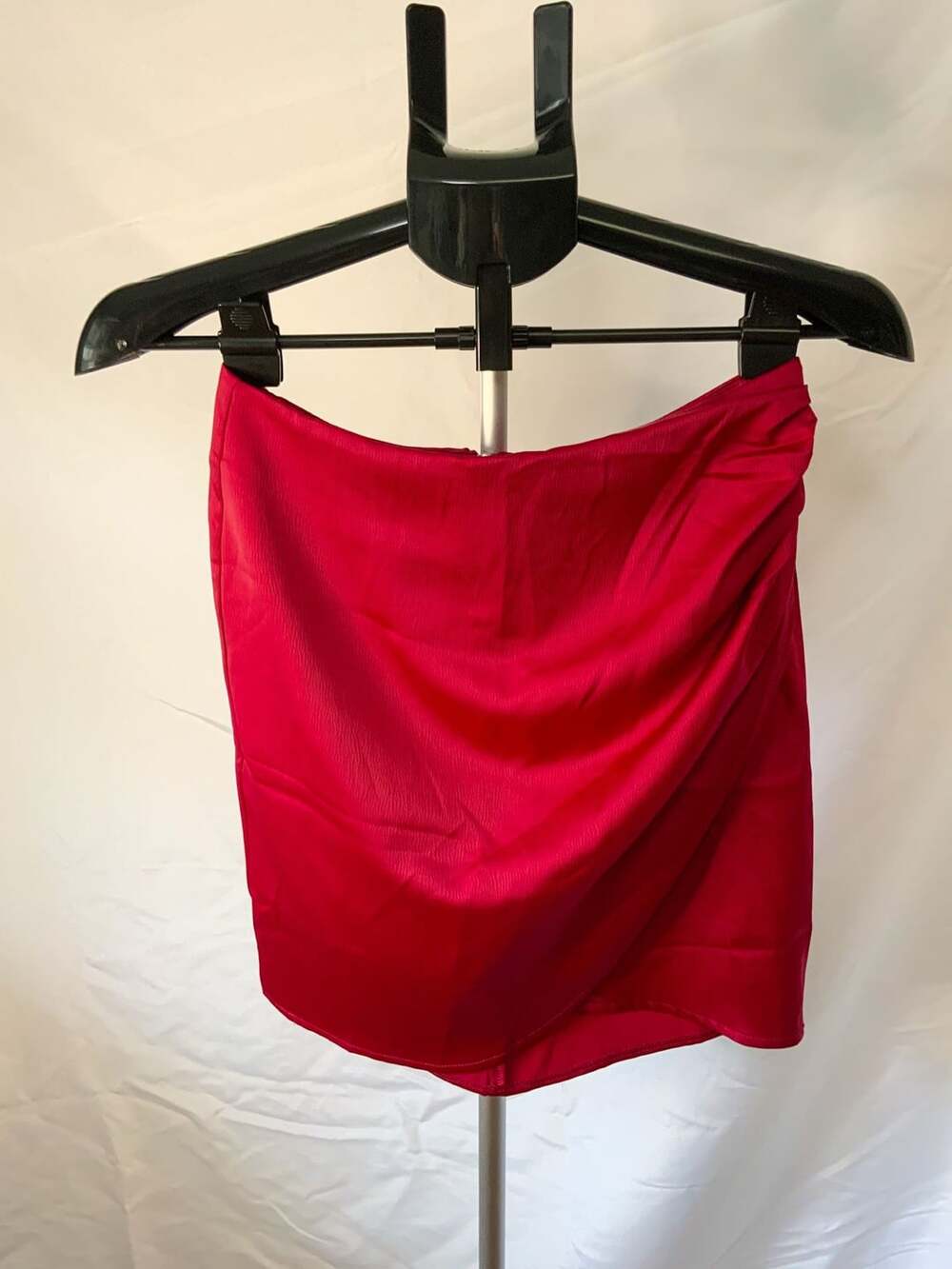Bebe Satin Skirt Women’s Size 4 Red Ruched Mini Zip Back
